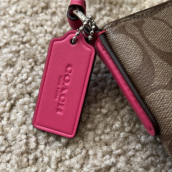 Brand New Coach Signature Ew Pop Crossbody bag with removable zip pouch - Picture 4 of 13